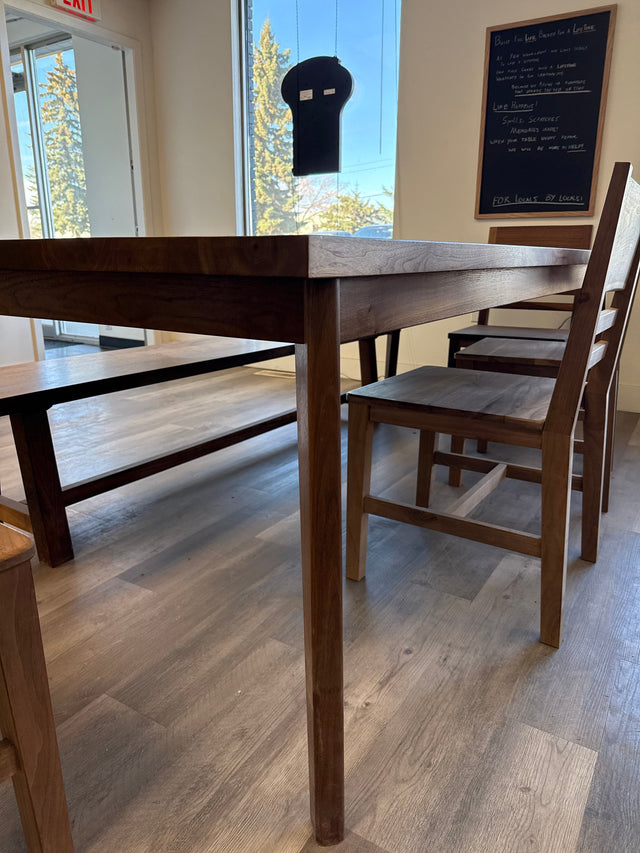 Is Your Dining Room Ready for Summer Hosting? 7 Signs It’s Time for a Custom Table